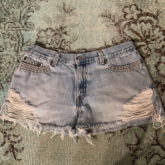 Levi’s 516 studded jean shorts - perfectly worn in! - Picture 1 of 7